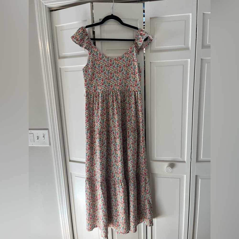 Beautiful floral ditsy daisy print long summer dress